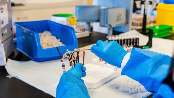 خلال الحدث "خدمات بنك الدم أبوظبي" تضمّن الساعات التطوعية للمتبرعين بالدم في منصة "متطوعين.إمارات"