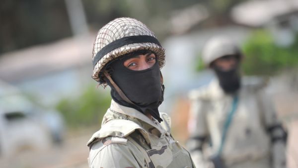 الجيش المصري يتاهب غربا