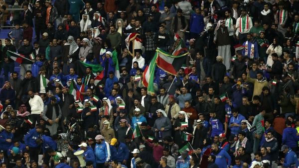جماهير الكويت تترقب نتيجة منتخب بلادها اليوم (المصدر: أ ف ب)