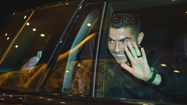 رونالدو يعلن نتيجة الفحص الطبي (المصدر: AFP PHOTO / AL NASR FC)