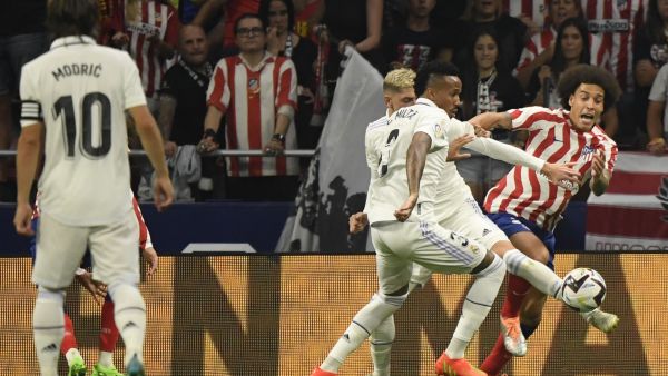 من مواجهة سابقة بين ريال مدريد وأتلتيكو (المصدر: أ ف ب)