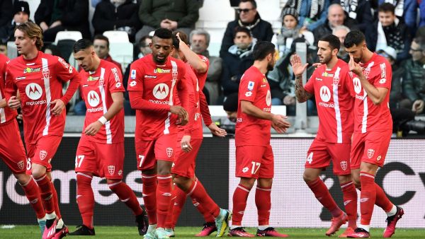 مونزا يواصل تسلق سلم ترتيب الدوري الإيطالي (المصدر: أ ف ب)