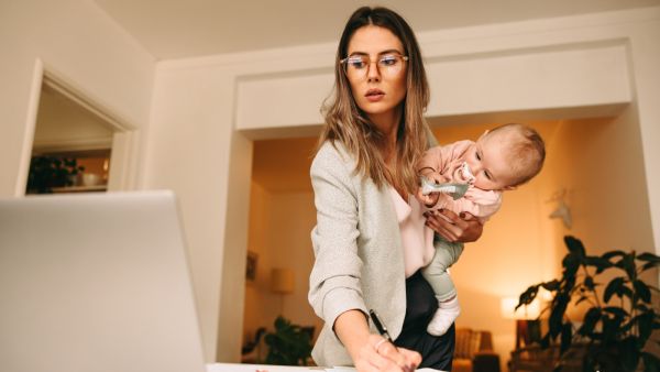 4 نصائح للعودة إلى العمل بعد إجازة الأمومة