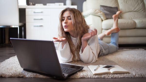 6 أخطاء يرتكبها الرجال اثناء محادثات التعارف