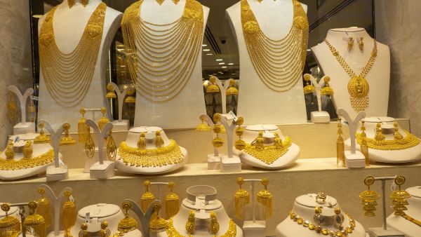 Gold climbs