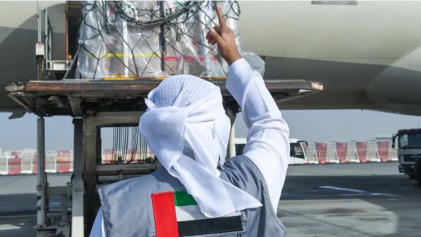 وارسلت دولة الامارات الى سورية وتركيا كميات كبيرة من مواد الاغاثة والاسعاف وفرق بحث وانقاذ 