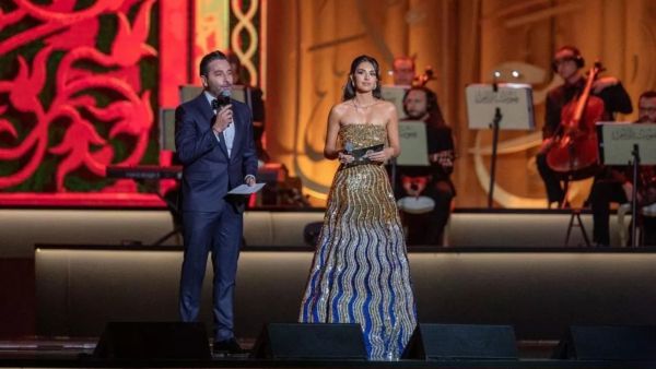 فاليري أبو شقرا تشع بالذهبي في حفل ليلة صوت الأرض 