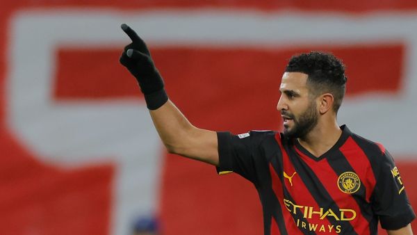 محرز يحتفل بهدفه لصالح مانشستر سيتي (المصدر: أ ف ب)