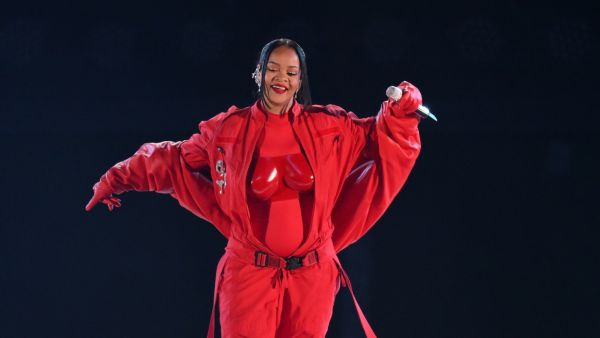 Rihanna announces pregnancy during Super Bowl