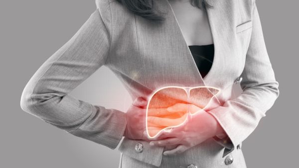 طبيب البوابة: 4 مشاكل هضمية ترتبط بمرض الكبد الدهني