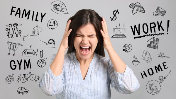طبيب البوابة: هذه الأطعمة تزيد القلق والتوتر