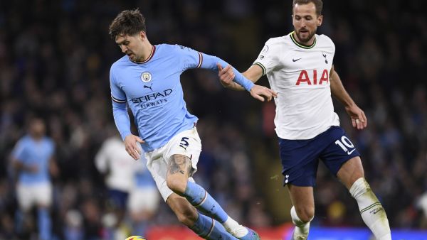 Tottenham Hotspur's English striker Harry Kane (R) vies with Manchester City's English defender John Stones during the English Premier League football match between Manchester City and Tottenham Hotspur at the Etihad Stadium in Manchester, north west England, on January 19, 2023. (Photo by Oli SCARFF / AFP)