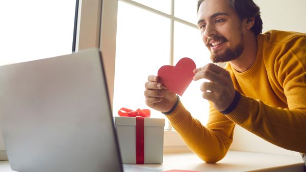 5 أفكار للاحتفال بالفلانتين "عيد الحب" عن بعد ؟