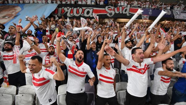 جماهير الزمالك تساند فريقها اليوم أمام البنك الأهلي (المصدر: أ ف ب)