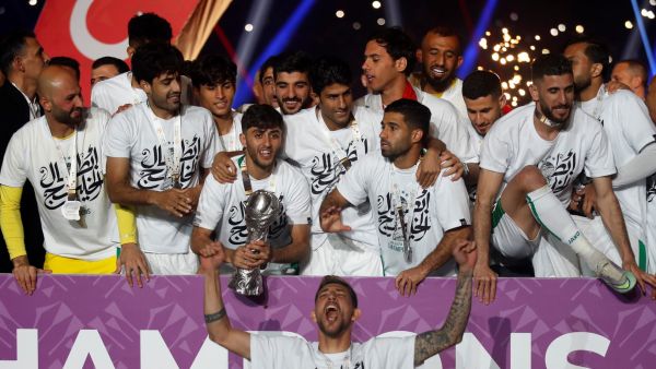 منتخب العراق يتطلع لتحقيق إنجاز جديد حين يلاقي مستضيفه الروسي اليوم (المصدر: أ ف ب)