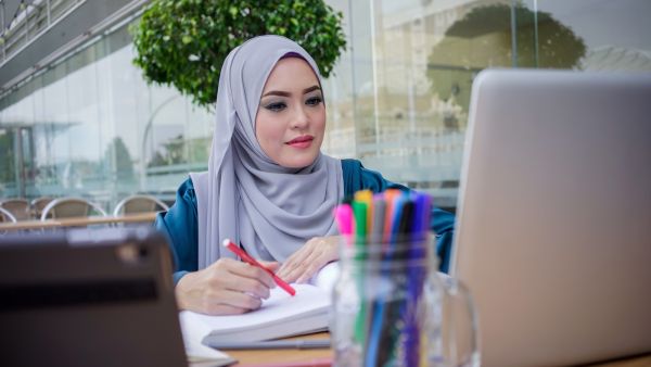 حظك اليوم وتوقعات الأبراج الإثنين 3 نيسان/أبريل 2023