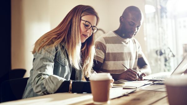 حظك اليوم وتوقعات الأبراج الجمعة 17 مارس/آذار 2023