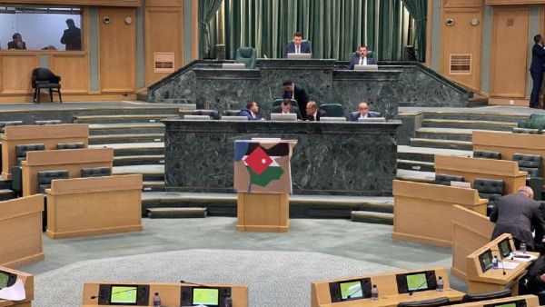 خريطتي الأردن وفلسطين على منصة مجلس النواب