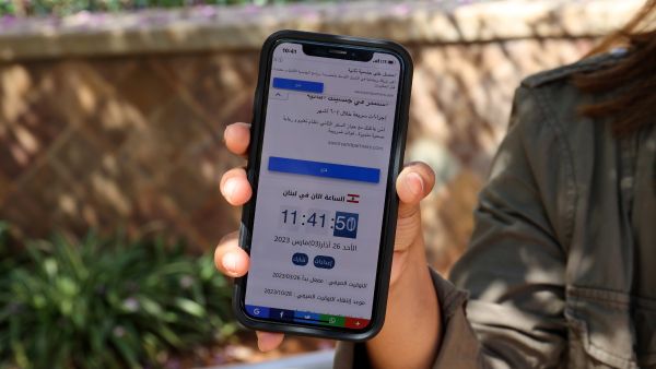 حكومة لبنان تتراجع عن قرار تأجيل العمل بالتوقيت الصيفي