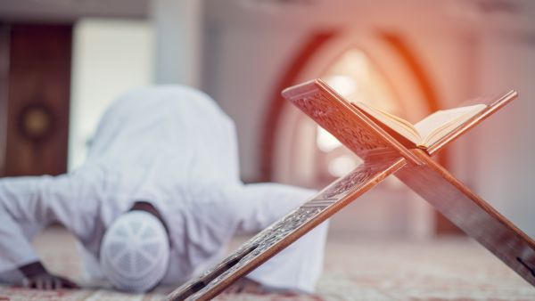 Canadian rail firm apologizes to Muslim man barred from praying