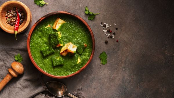 يخنة كاري السبانخ النباتية
