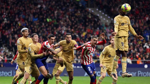 برشلونة يواجه أتلتيكو مدريد اليوم (المصدر: أ ف ب)