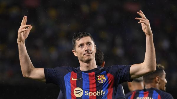 ليفاندوفسكي يقود برشلونة لتحقيق انتصار جديد (المصدر: أ ف ب)