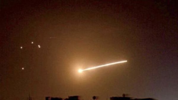 الدفاعات الجوية تتصدي لأهداف معادية في سماء حمص    