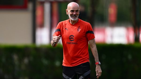 ستيفانو بيولي مدرب ميلان (المصدر: أ ف ب)