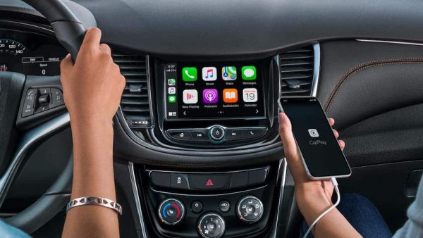 General Motors announces plan to continue CarPlay and Android Auto