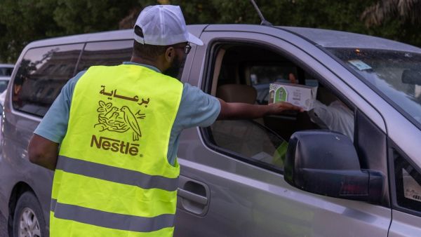 The meals were distributed at key traffic intersections in Riyadh, Jeddah, and Dammam Nestlé Partners with Saudi National Canter for Corporate Social Responsibility to Distribute 1 Million Iftar Meals