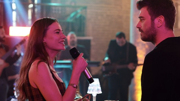 Serenay Sarıkaya goes viral after singing in Aile