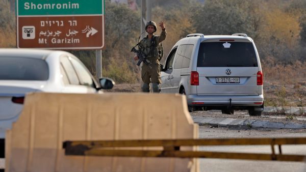 حاجز لقوات الإحتلال الاسرائيلي في الضفة الغربية