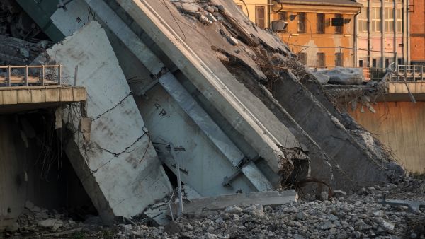 Deaths in Colombia, India bridge collapse