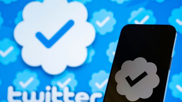 Twitter adds verified blue badges to dead celebrities profiles