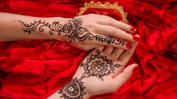 إعلاميات أردنيات بإطلالات مميزة في حفل حناء رجوة خطيبة ولي العهد