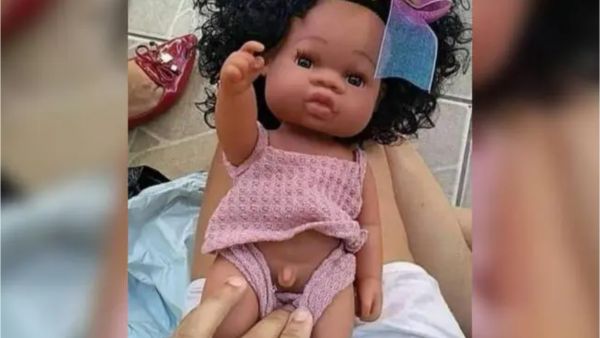 دمية بأعضاء تناسلية ذكورية