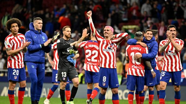 أتلتيكو مدريد يريد تحقيق الفوز اليوم على إسبانيول لضمان البقاء في المركز الثاني (Photo by JAVIER SORIANO / AFP)