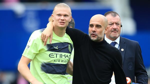 مانشستر سيتي يقترب من الظفر بلقب الدوري الإنجليزي (المصدر: أ ف ب)