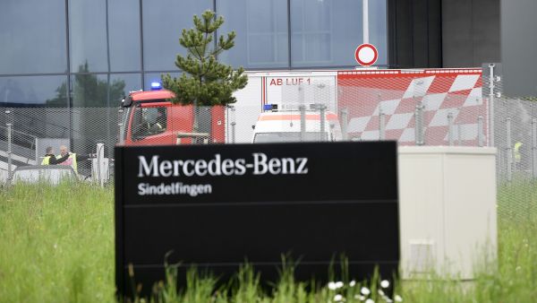 1 dead in a shooting at Mercedes Benz plant