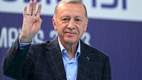 Erdogan distributes money inside polling station