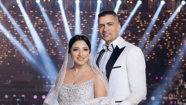 حسن شاكوش وزوجته