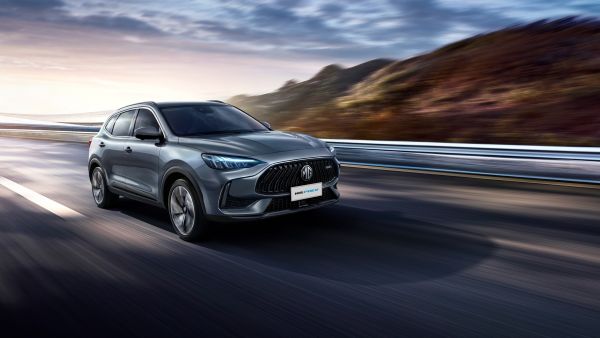 Inter emirates motors and MG motor debuts new 2024 mg HS PHEV in the UAE: a plug-in hybrid for a sustainable future