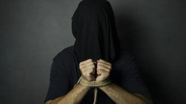 Woman kidnaps her lover, pictures him in nightgown