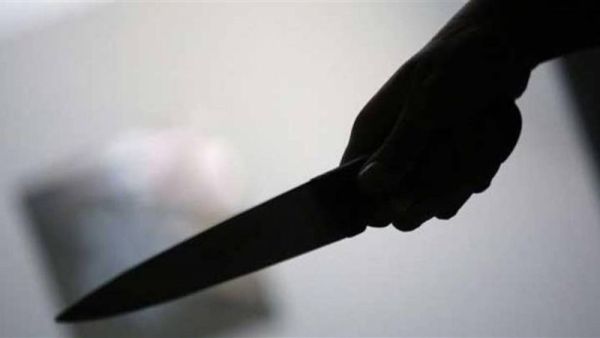 فنانة خليجية مشهورة تتعرض لهجوم بالسكاكين