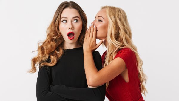 مواليد هذه الأبراج يحبون القيل والقال و النميمة