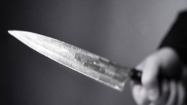 طعن رجل لشخص آخر في إحدى صالات الأعراس