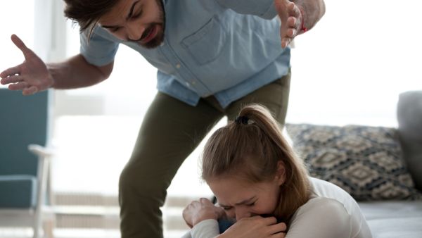 مواليد هذه الأبراج يحبون التلاعب في العلاقات