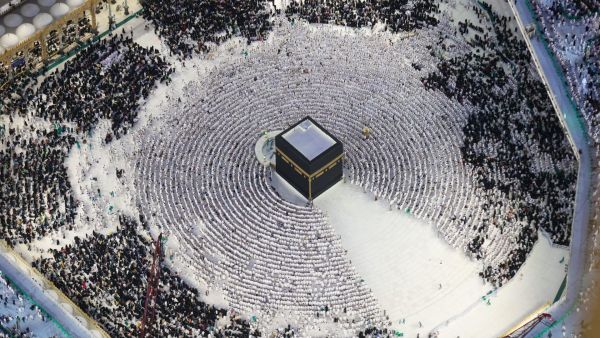 وقفة عرفات ستكون فلكيًا يوم الثلاثاء 27 يونيو المقبل 2023، فيما يكون عيد الأضحى يوم الأربعاء 28 يونيو 2023.