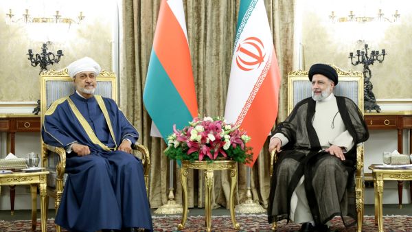سلطان عمان يبدأ زيارة الى ايران تستمر يومين